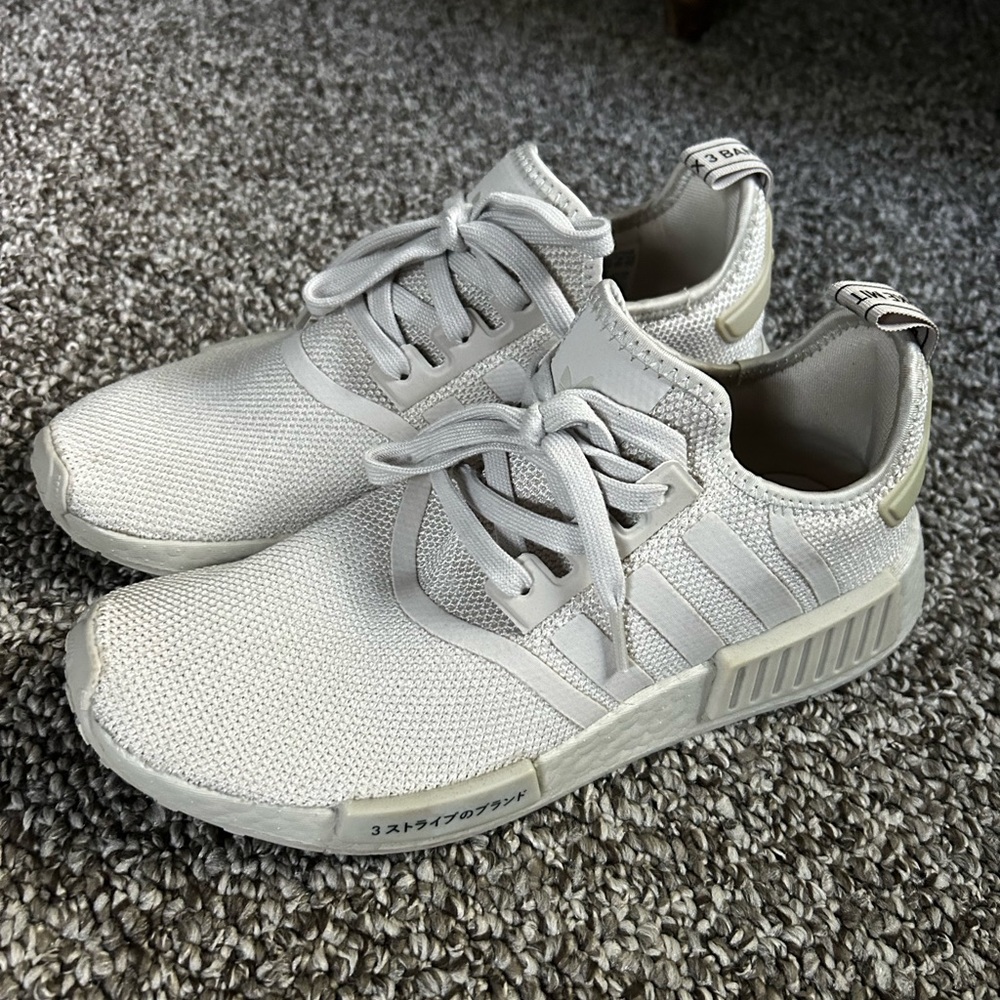 Woman’s Adidas Sneakers in Cream size 8 1/2
